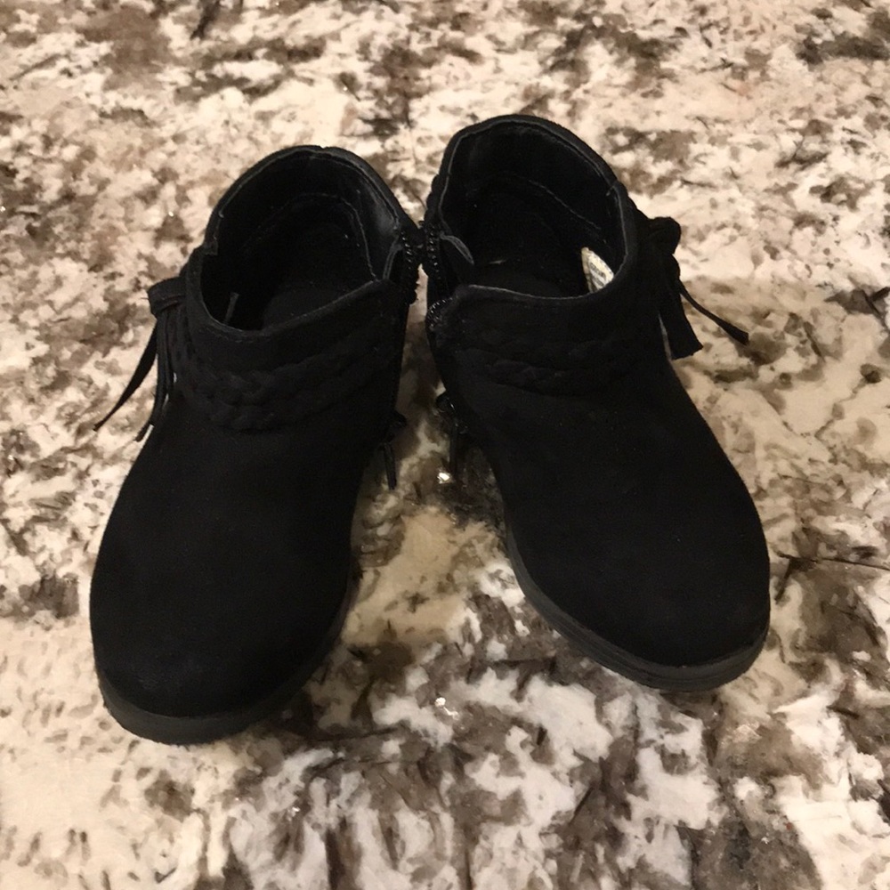Super cute black toddler booties